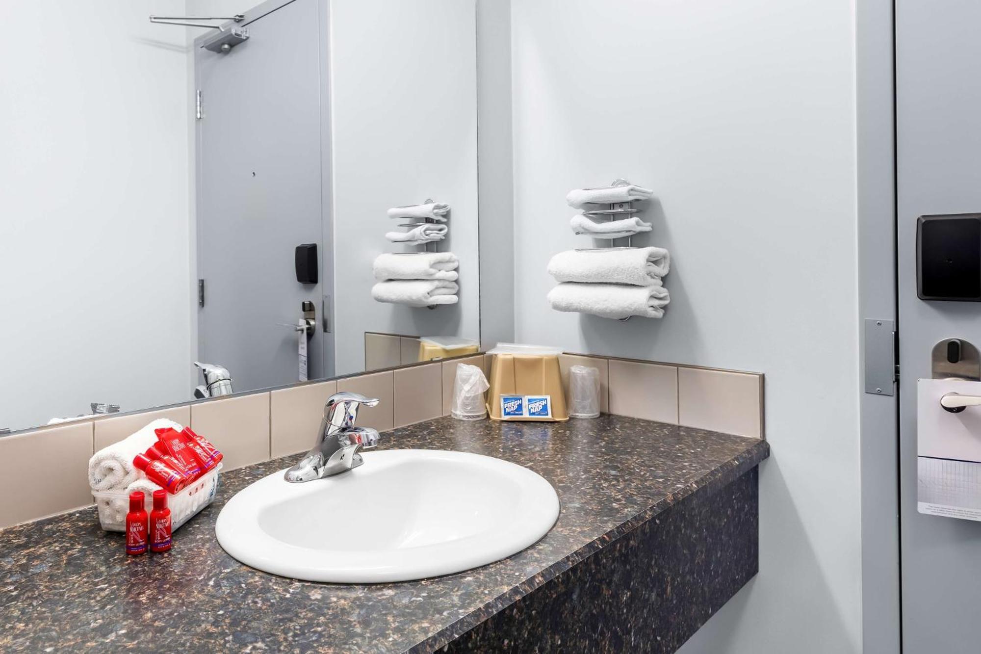 Surestay Studio By Best Western Hardisty Luaran gambar